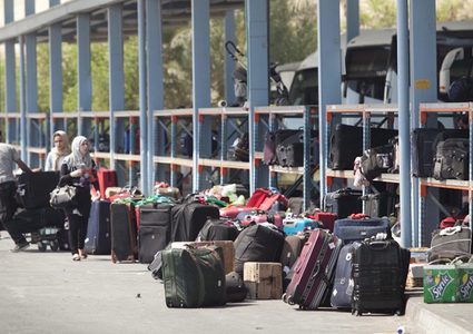 الاحتلال يمنع سفر مواطنيْن من معبر الكرامة