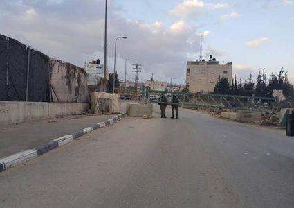 الاحتلال يغلق مداخل بيت عينون