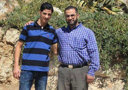 الاحتلال يجدد الإداري للأسير بسام حماد للمرة الثالثة