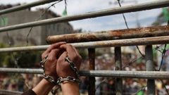 3 أسرى يدخلون أعوامًا جديدة