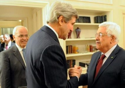عرض المساعدة في إنشاء مبادرة سلام بديلة ... كيري للرئيس عباس: لا تستسلم