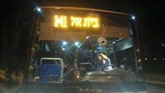 إصابة مستوطنين بجروح عقب تعرض حافلتهم للرشق بالحجارة
