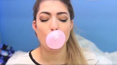 بالفيديو.. تعرف على فوائد مضغ العلكة