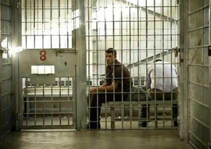 البرد يُفاقم من معاناة المعتقلين في "عتصيون"