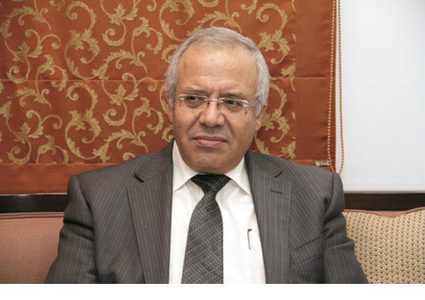 السفير غنام يطلع رئيس مجلس الشورى القطري على التطورات الفلسطينية