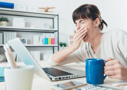 هل يمكن التعويض عن نقص النوم في عطلة نهاية الأسبوع؟