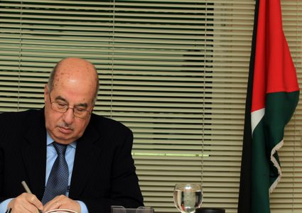 الزعنون ينعى عضو اللجنة التنفيذية لمنظمة التحرير غسان الشكعة