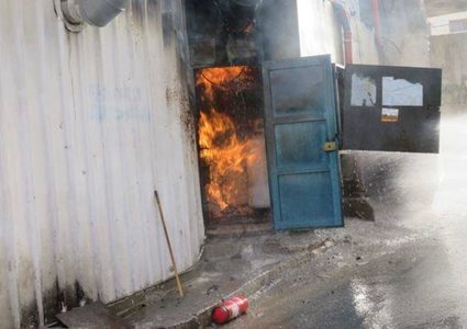 السيطرة على حريق ضخم اندلع في محل غرب نابلس