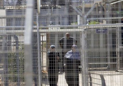 الاحتلال يفرج عن المعتقلة أبو حمدية لحين عقد جلسة محاكمة لها