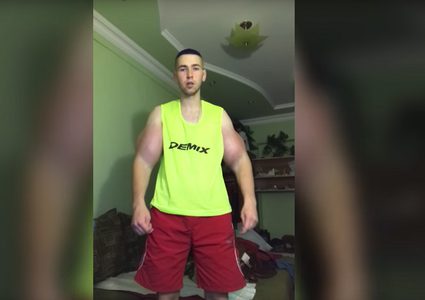 صاحب الذراعين الملقبتين بـ "قذيفتي البازوكا"يعود من جديد