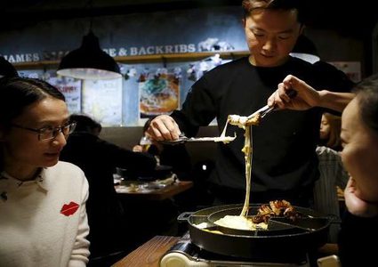 اكتشاف سر زيادة الرغبة في تناول الطعام ليلا