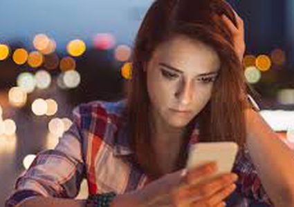 هل يوجد علاقة بين التعاسة واستخدام الهواتف الذكية؟