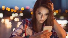 هل يوجد علاقة بين التعاسة واستخدام الهواتف الذكية؟