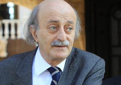 جنبلاط مشيدا بالرئيس: لا بأس في أن يشعر ترامب بالإهانة