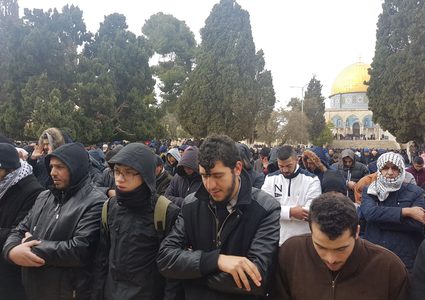 25 ألفًا يؤدون صلاة الجمعة في الأقصى(صور)