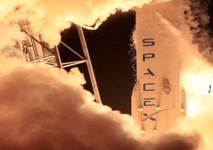 "سبيس إكس " تختبر محرك صاروخها العملاق بنجاح