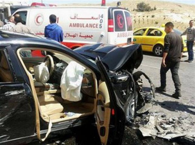 اصابات في حادث سير بالخليل