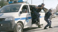 الشرطة تعثر على تسع عبوات ناسفة مزروعة في أحد شوارع بلدة علار