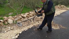 العمل لإزالة الأجسام المشبوهة شمال طولكرم ما زال جاريًا والشرطة تنشر تعليماتها (صور)