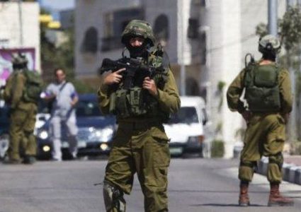 الاحتلال ينصب حاجزا عسكريا على مدخل نعلين الشرقي