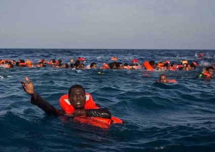 إنقاذ 800 مهاجر من الغرق في البحر الأبيض المتوسط