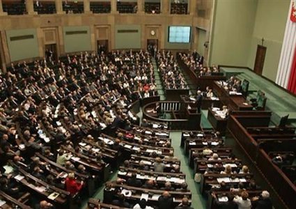 بولندا تثير عاصفة في اسرائيل بسن قانون عن "المحرقة"