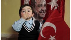 الطفل «زياد الفاخوري».. «يوتيوبر» فلسطيني صفع ترامب وقبّل إردوغان!