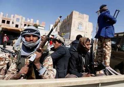 الحوثيون يفرجون عن 650 عسكريا من أنصار صالح