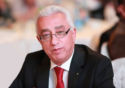 رجال الأعمال الفلسطينيون: نقف خلف قيادتنا وليبرمان كاذب