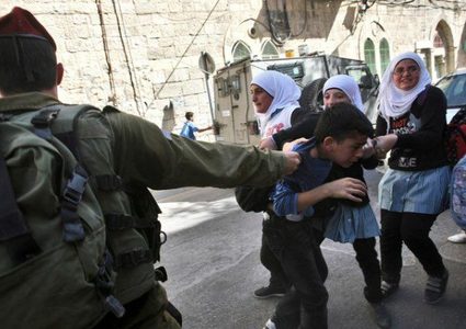 الاحتلال يقتحم المدرسة الإبراهيمية