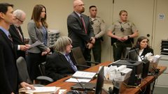 قاض يأمر بعزل زوجين سجنا أطفالهما 13 عاماً