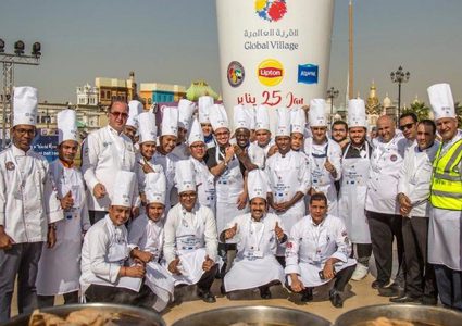 دبي تدخل غينيس بأكبر كوب من الشاي الساخن