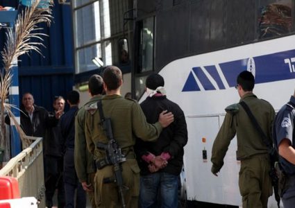 الاحتلال يصدر 40 أمر اعتقال إداري بحقّ أسرى