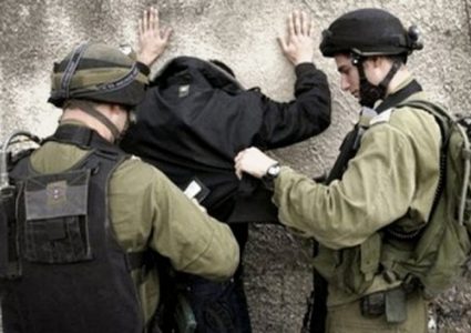 الاحتلال يعتقل شابين من خربة الحديدية بالأغوار الشمالية