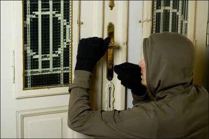 كشف ملابسات سرقة 40 ألف شيقل من منزل