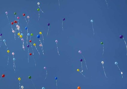 بالونات تكاد تتسبب بكارثة جوية في إنجلترا!