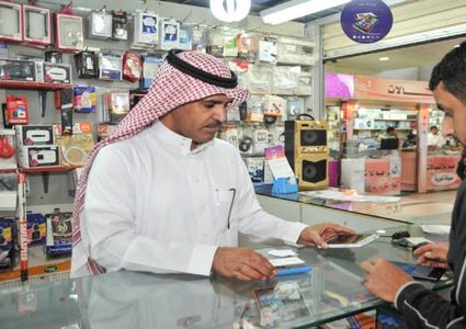 السعودية تحظر 12 نشاطاً ومهنة على العمالة الوافدة لاحتواء أزمة البطالة