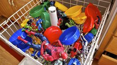 الألعاب البلاستيكية المستعملة " سم قاتل"