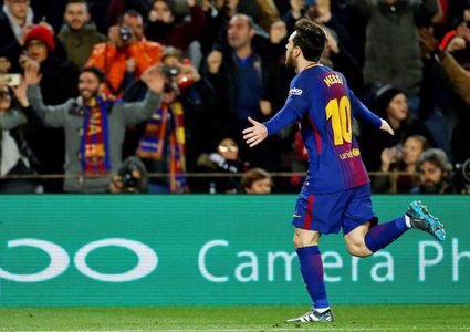 برشلونة يفلت من كمين ألافيس بهدف ميسي