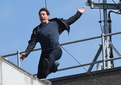 توم كروز ينشر فيديو "القفزة المرعبة" في مهمته المستحيلة