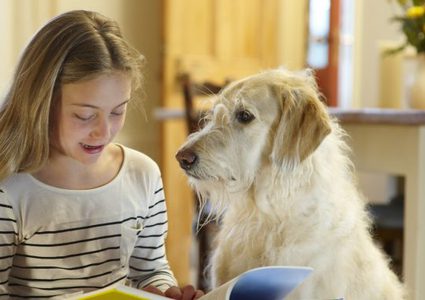 كيف يفيد وجود كلب في البيت طفلكِ صحياً ومعنوياً؟