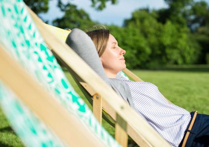 فيتامين يجنّبك آلام القولون العصبي!