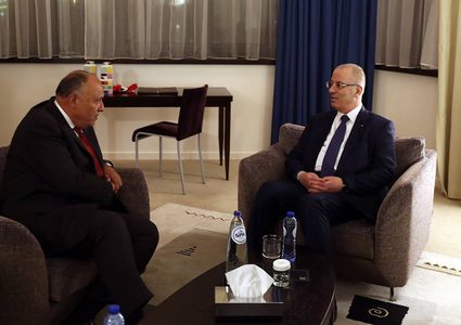 رئيس الوزراء يبحث مع وزير الخارجية المصري اخر المستجدات السياسية