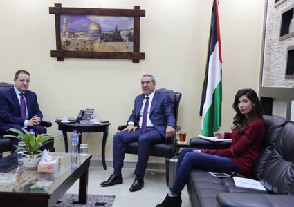 الشيخ يلتقي السفير المصري