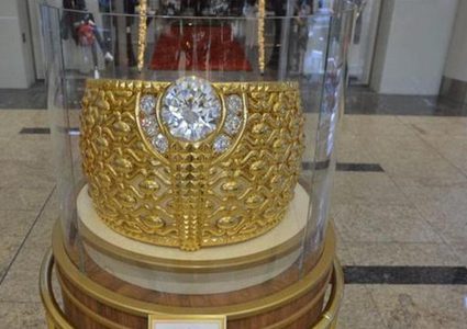 الإمارات تعرض أكبر خاتم ذهبي في العالم