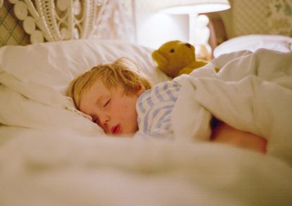 نوم الأطفال يرتبط بخطر الإصابة بالسرطان والبدانة