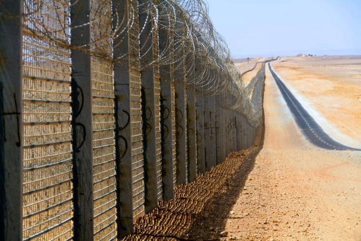 الإحتلال يدشن سياج جديد على الحدود مع الأردن
