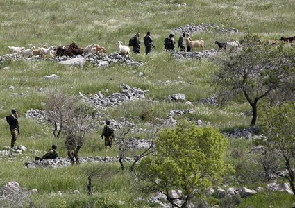 وقفة احتجاجية ضد مصادرة الاحتلال أراضٍ غرب رام الله