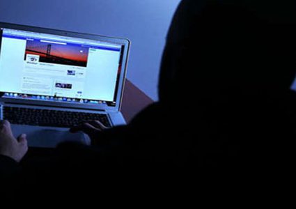 جنين: إلقاء القبض على شاب يقوم بعمليات ابتزاز عبر مواقع التواصل الاجتماعي