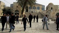 مستوطنون يقتحمون الأقصى بحراسة مشددة